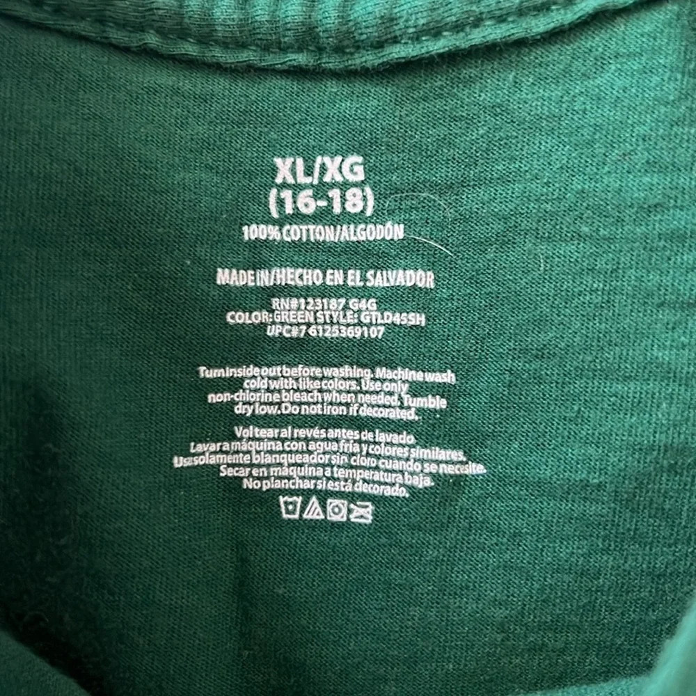 Christmas T shirt. “Grandma’s coming to town” - Picture 6 of 6